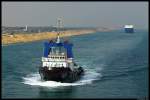 Der gyptische Schlepper  Ezzat Adel  auf der Fahrt durch den Suez-Kanal Richtung Sden.