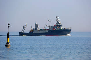 Fischereiforschungsschiff ARNE TISELIUS (IMO 7517624) vor dem Nationalpark Jasmund.