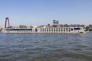 MS A-ROSA BRAVA verlsst Rotterdam am 20.03.2025.