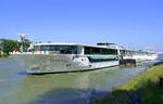 KFGS Emerald Sun, am Anleger in Breisach am Rhein, L=135m, Baujahr 2015, Heimat Valetta, Juni 2024