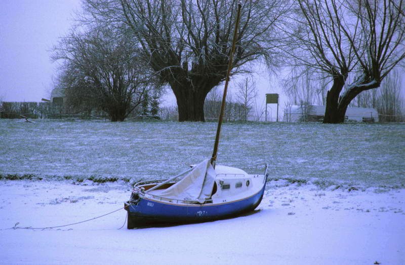 Boot im  Winterlager 