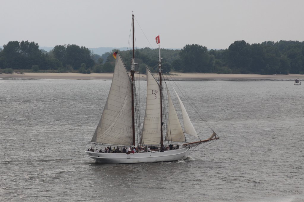 Der Schoner  Elbe 5  auf der Elbe, höhe Wedel, 01.08.2010