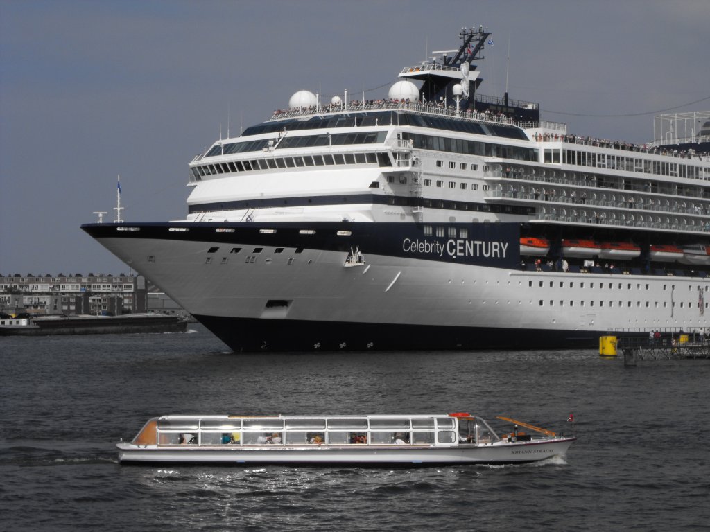 Die CELEBRITY CENTURY in Amsterdam