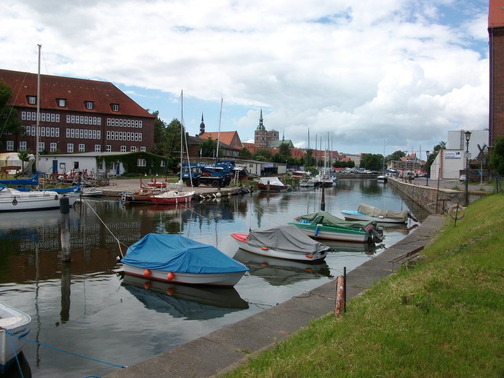 Im Stralsunder Stadthafen.