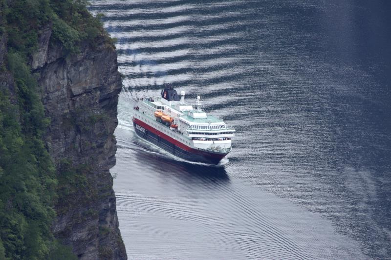 M/S  Nordlys  im Geirangerfjorden; 28.05.2011