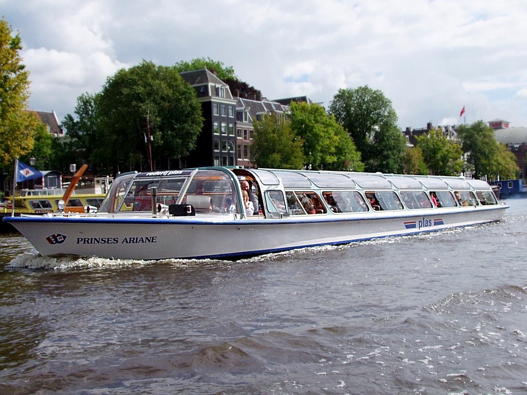 PRINSES-ARIANE ist in den  Grachten von Amsterdam unterwegs;100903