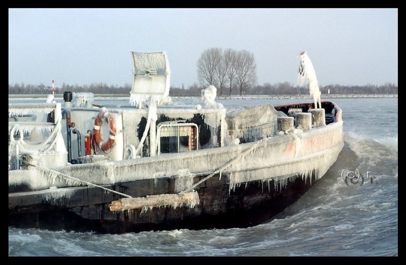 Schifffahrt im Winter