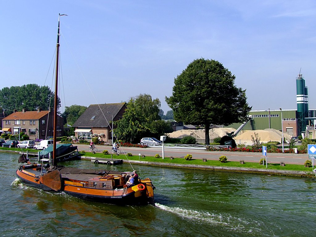  Twee-Sezusters  shippert im Bereich von Bovensmilde;110903