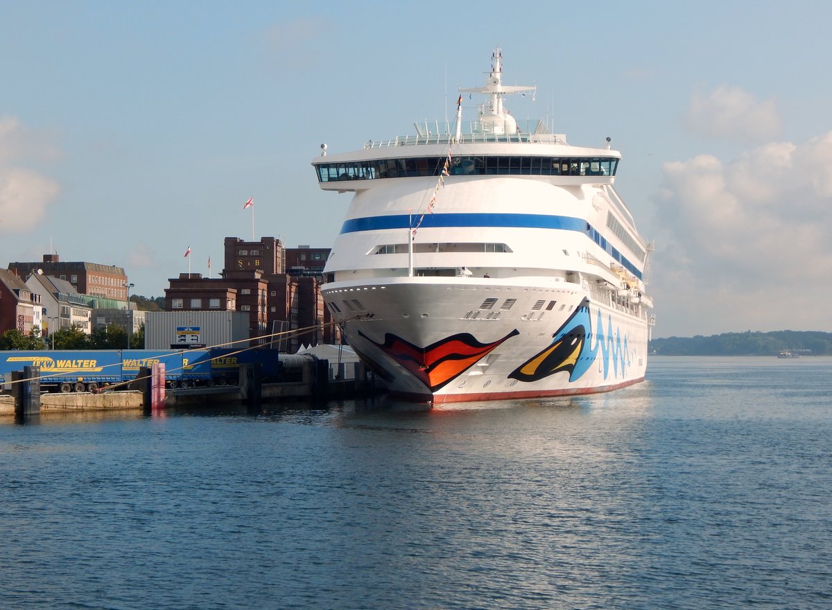 AIDAAURA am 27.8.16 in Kiel