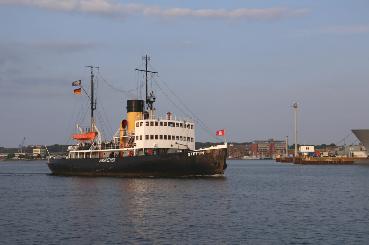 Am Abend des 20.08.2024 kam pünktlich um 19.00 Uhr der historische Eisbrecher die Stettin, von Travemünde kommend, im Kieler Hafen an.