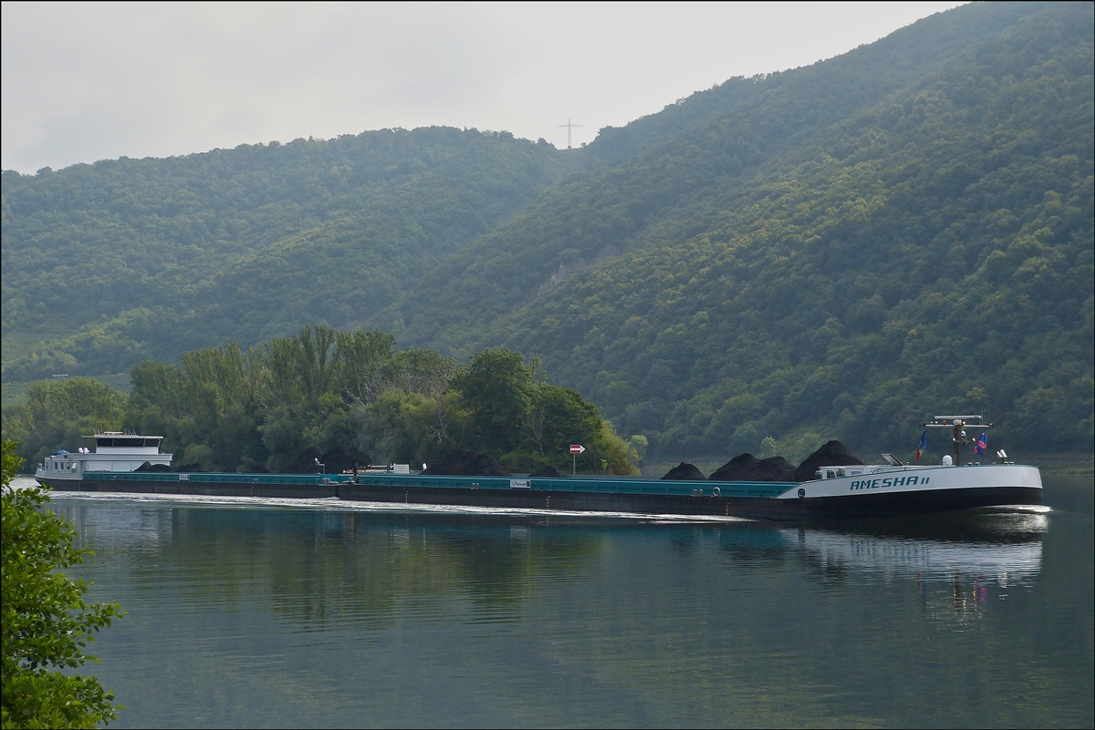  Am morgen des 22.06.2014 begegnet mir der schubverband  AMESHA I  mit Leichter  AMESHA II  auf der Mosel nahe Kattenes. 
Schiffsdaten:(I) ENI 02331845; L 95,50 m; B 11;45 m; T 2516.
(II) ENI 02331846; L 76,50 m; B 11,45 m; T 2233. 