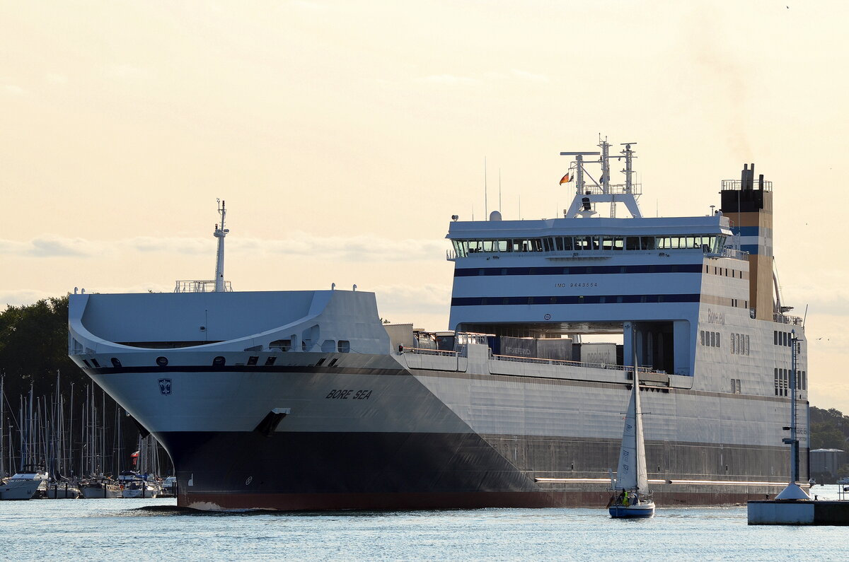 Die BORE SEA IMO-Nummer:9443554 Flagge:Niederlande Länge:195.0m Breite:26.0m Baujahr:2011 aus Travemünde auslaufend am 14.09.24