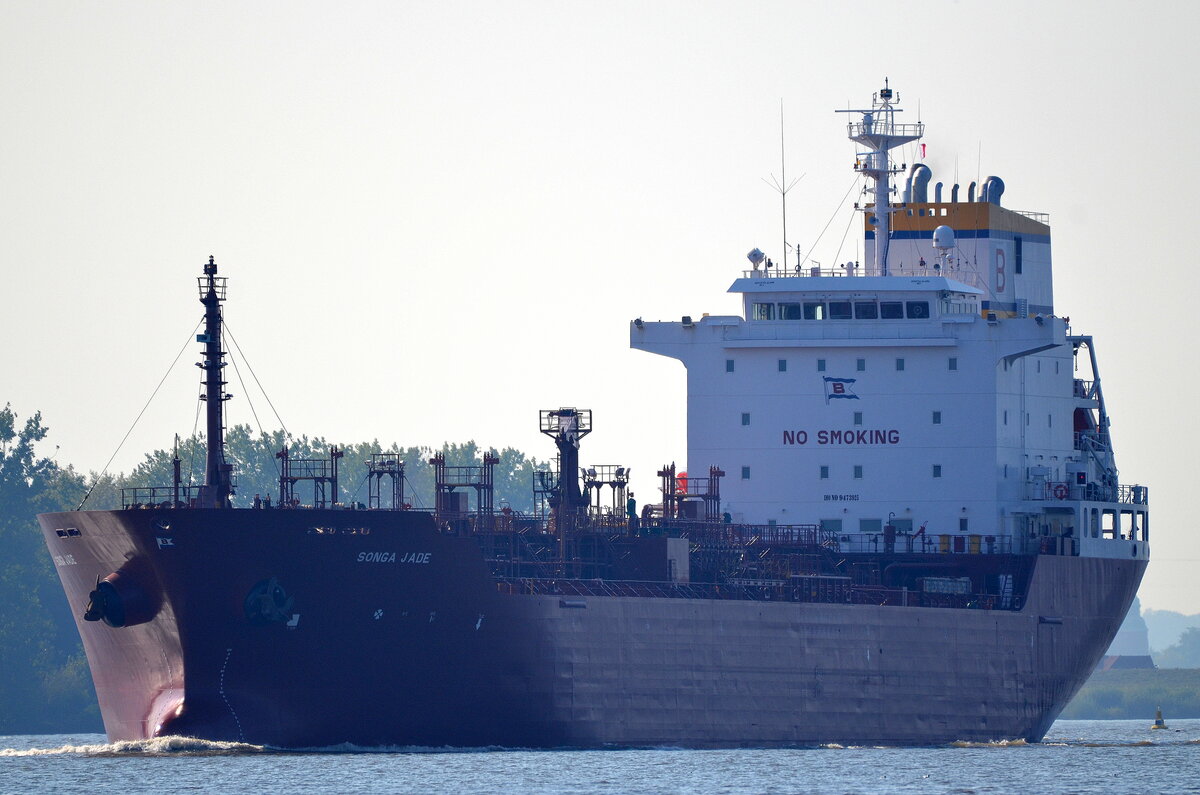 Die SONGA JADE IMO-Nummer:9473925 Flagge:9473925 Länge:144.0m Breite:22.0m Baujahr:2009 einlaufend nach Hamburg vom Willkomm Höft Wedel aufgenommen am 18.09.24