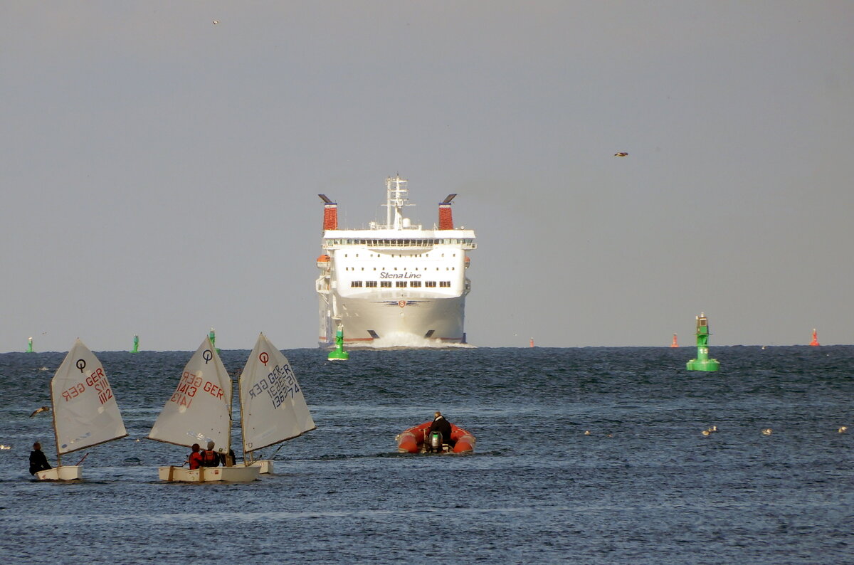 Hafeneinfahrt Rostock-Warnemünde am 06.10.21