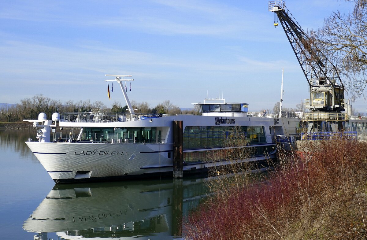 KFGS Lady Diletta, ankert am Rheinhafen Breisach, Dez.2024