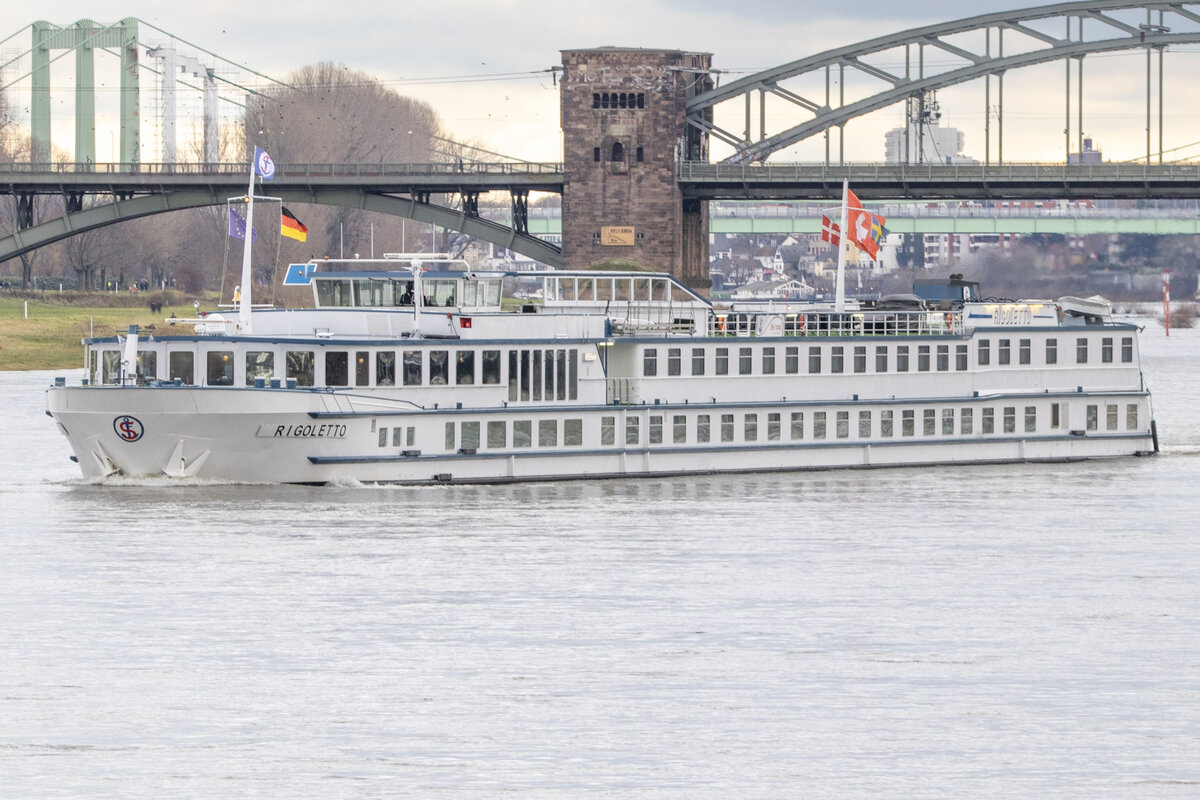 MS RIGOLETTO erreicht Köln von Bonn aus kommend am 08.12.2024