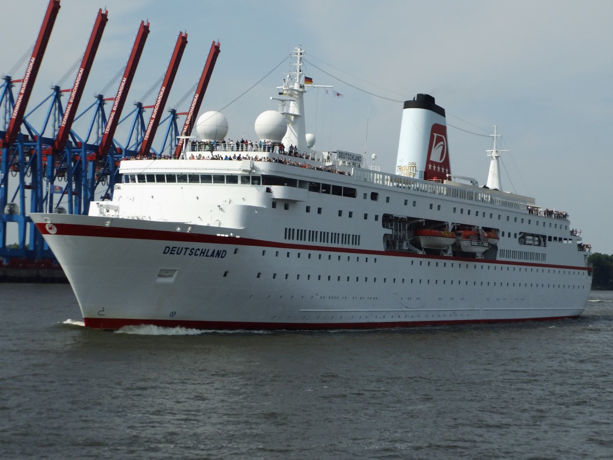 MV DEUTSCHLAND in Hamburg 02.08.14