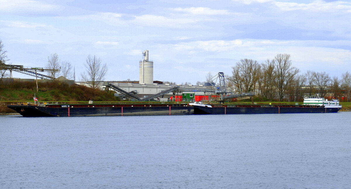 SGMS Waibel 19 und GSL Waibel 18, liegen im Rheinhafen Neubreisach(Neuf-Brisach)/Elsaß vor Anker, beide Schiffe sind in Gernsheim am Rhein gemeldet, Okt.2024