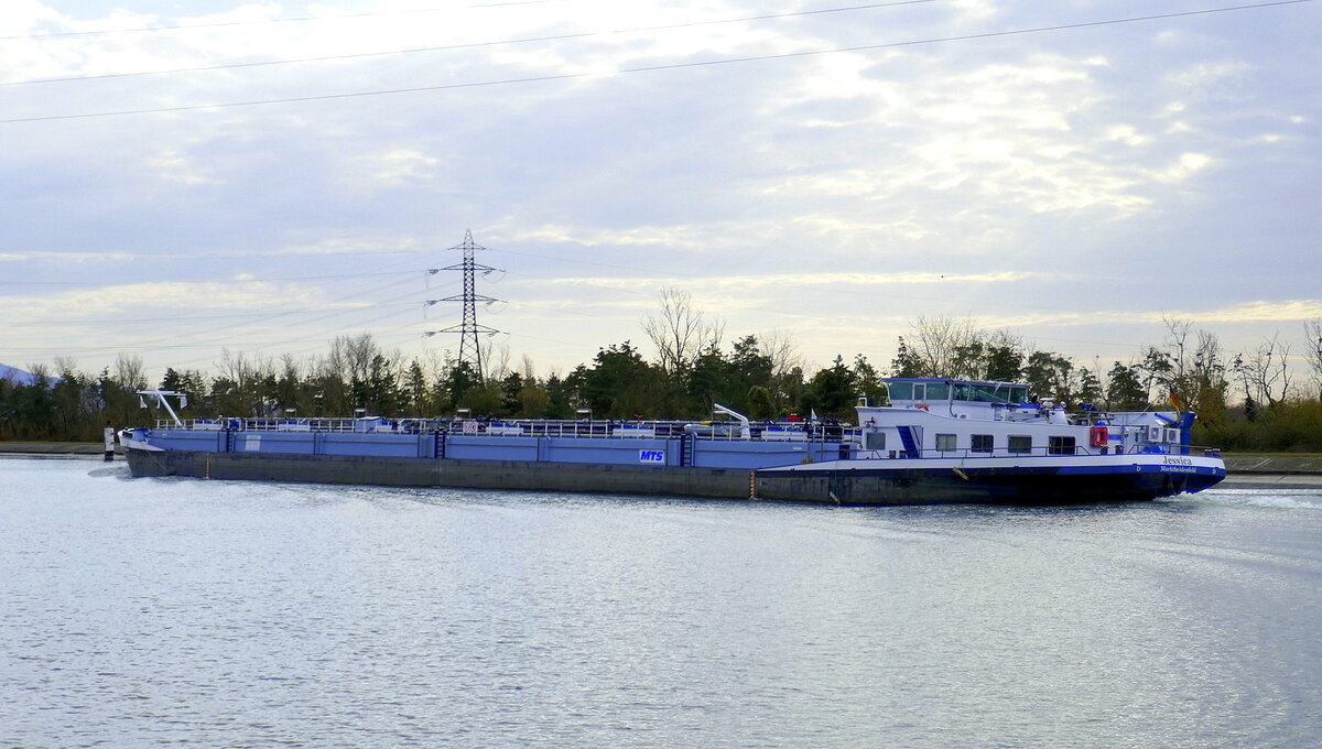 TMS Jessica, rheinaufwärts nach der Schleuse Vogelgrün/Elsaß, Heckansicht, Nov.2024