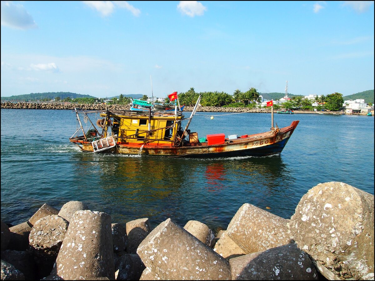 Vietnamesische Fischerboote im Hafen Duo Duong auf der Insel Phu Quoc 12.2.2025.