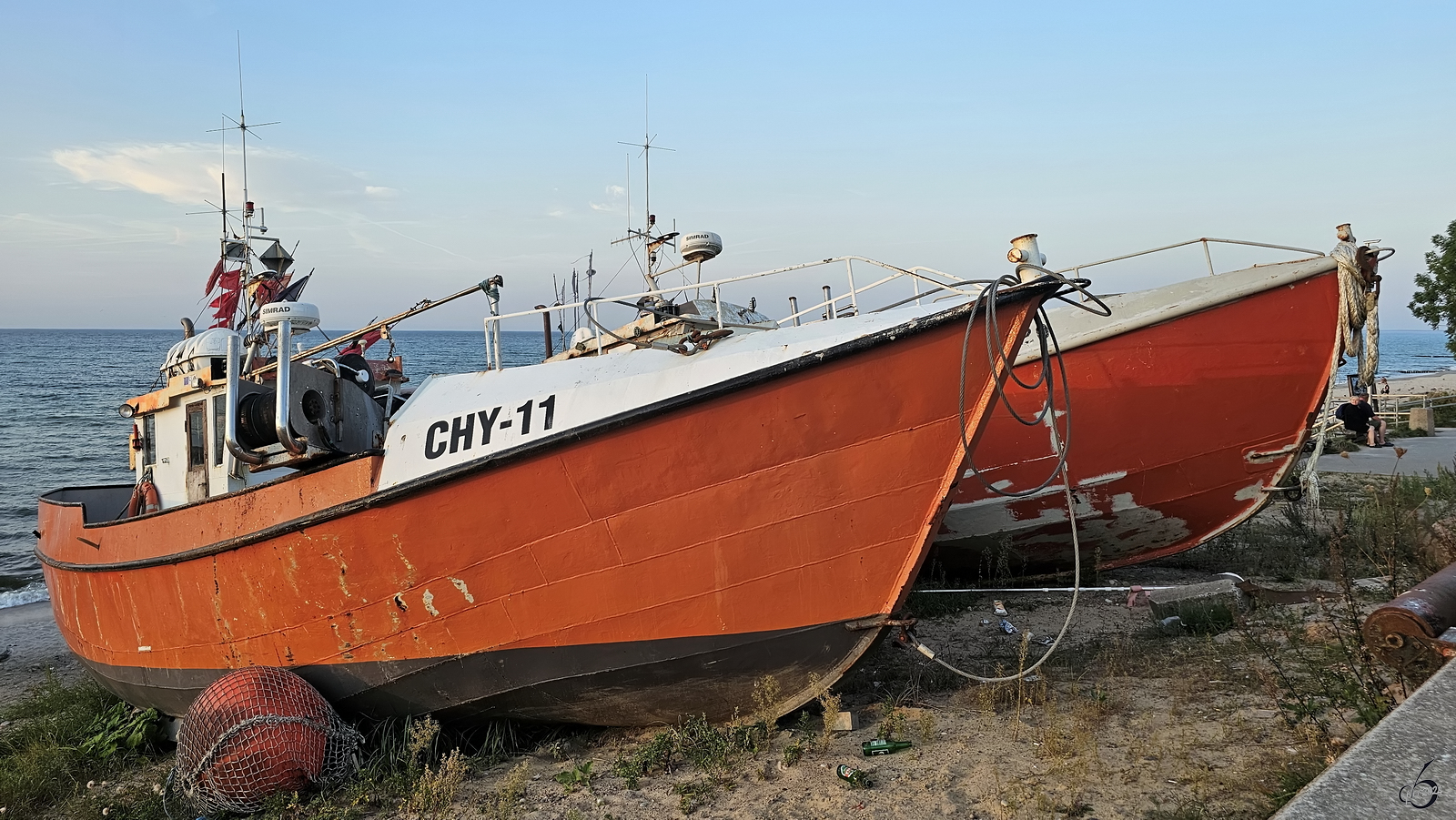 Anfang September 2024 habe ich in Chłopy die beiden Fischkutter CHY-11 und CHY-20 fotografiert.