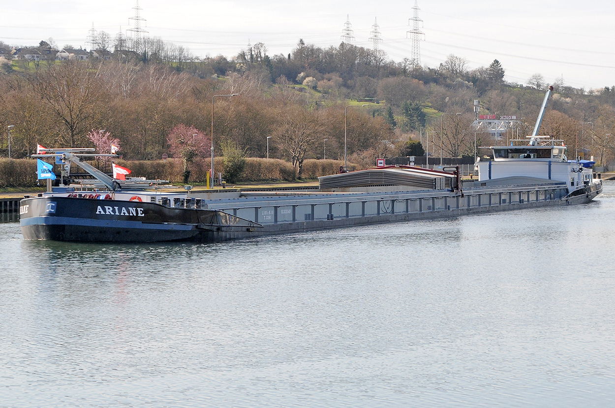 ARIANE (244710325) nach der Schleuse Deizisau auf dem Weg nach Plochingen 02.03 2024