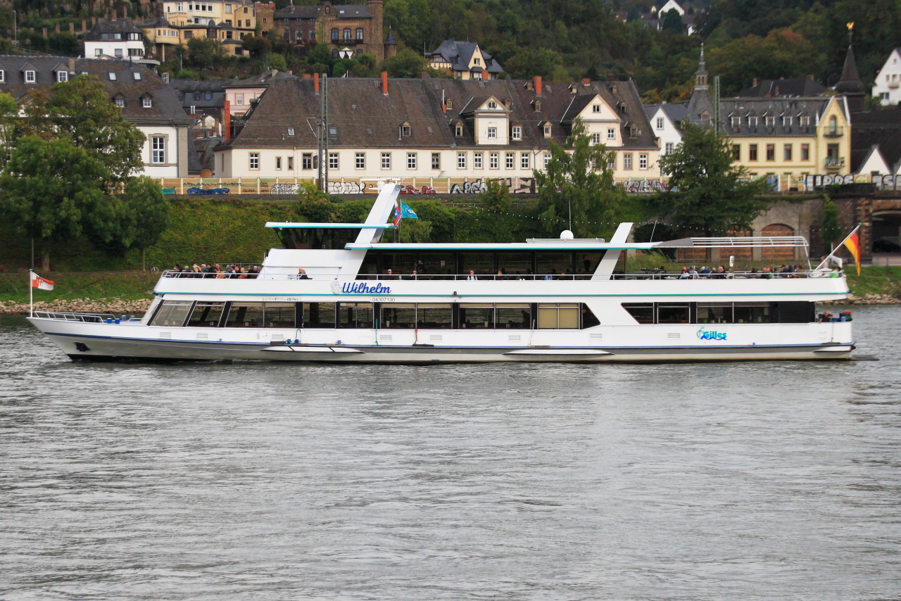 Das Fahrgastschiff WILHELM (ENI 04307130) der Personenschifffahrt Gilles am 23.09.2024 auf dem Rhein bei Koblenz.