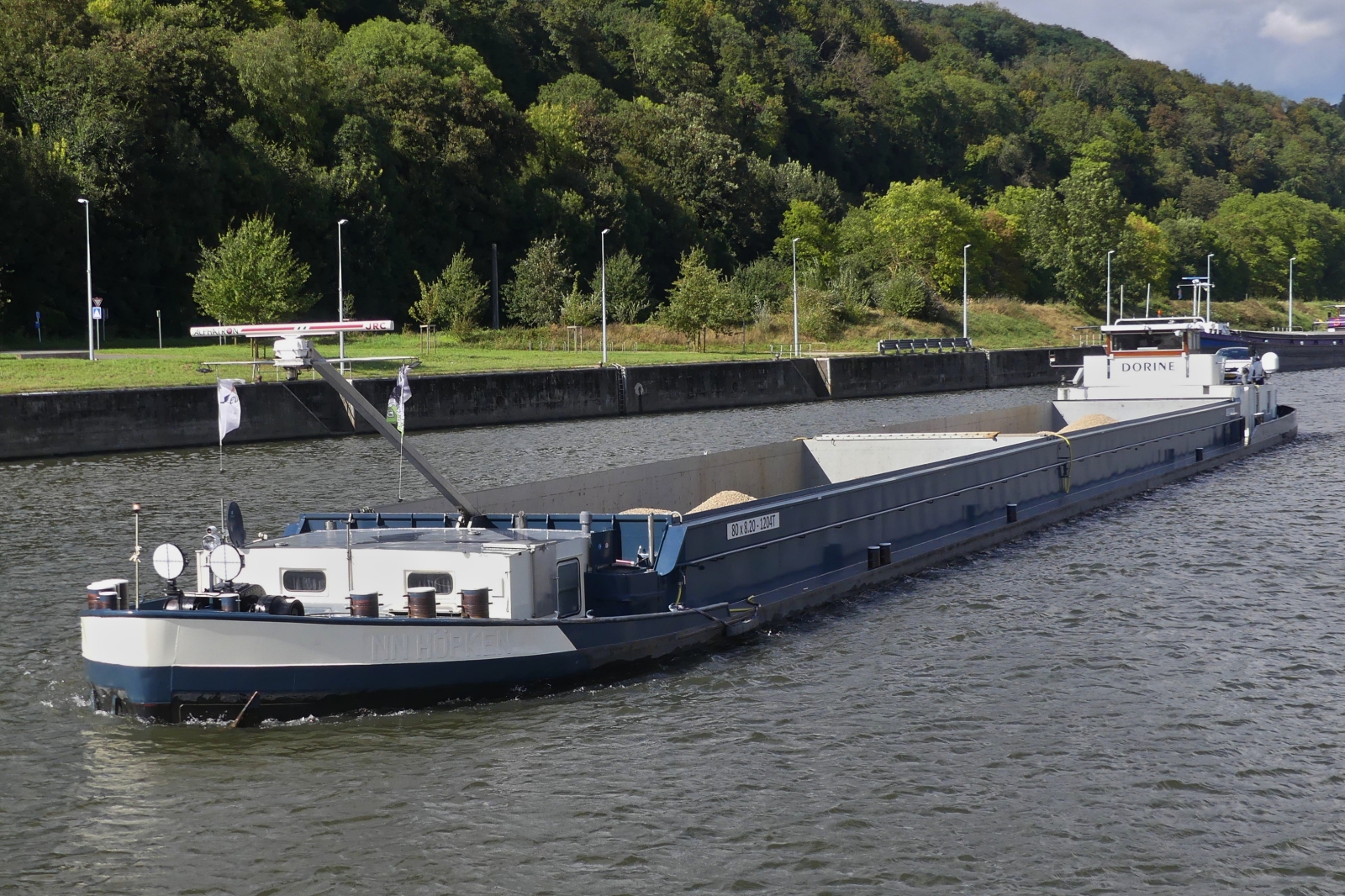 GMS DORINE, von der Maas kommend zu Berg, auf dem Verbindungs Kanal Lanaye zur Schleuse von Lanaye. 11.09.2024