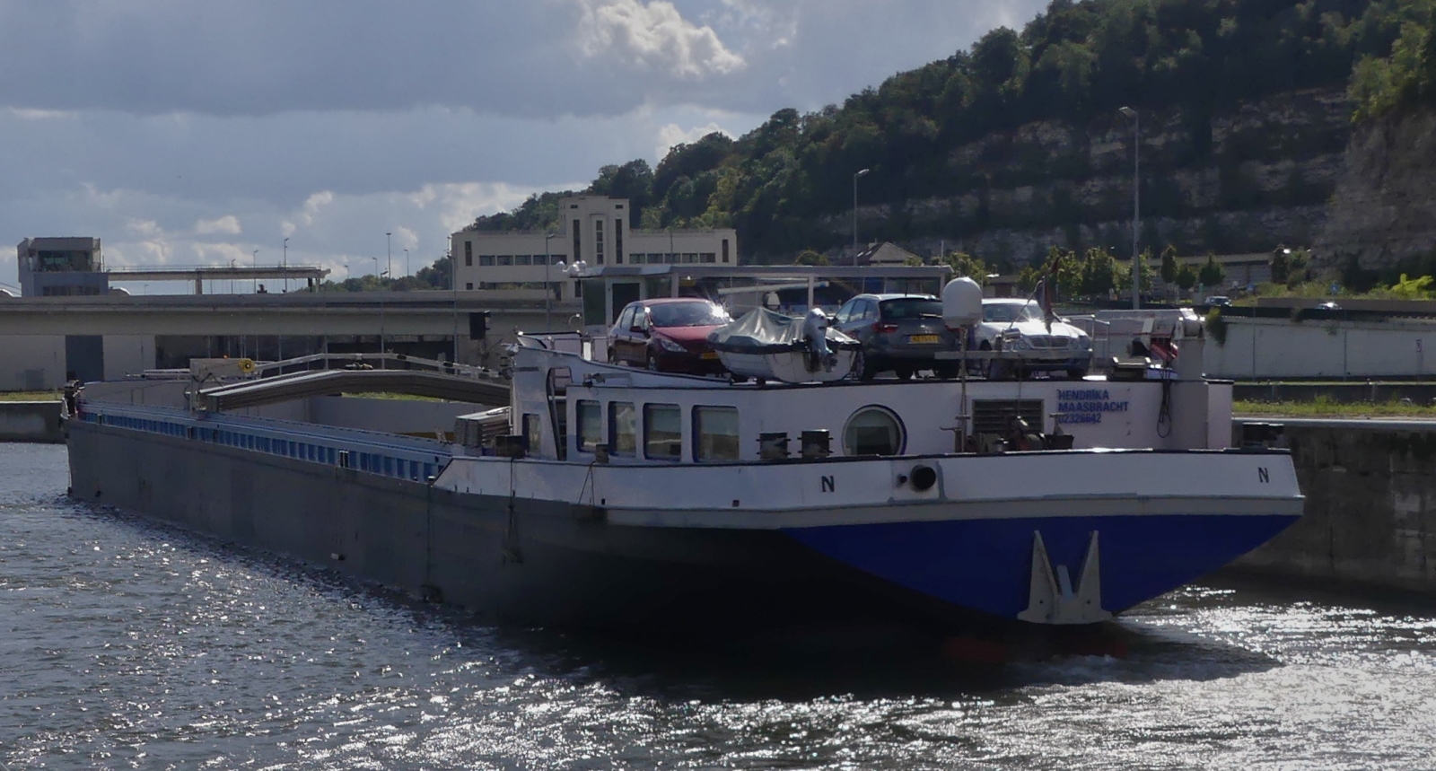 GMS HENDRIKA; ENI 02326642, L110 m; b 11,45 m; 3163 t, macht sich auf den Weg in die Schleuse Lanaye um zum Albertkanal zu gelangen. 11.09.2024