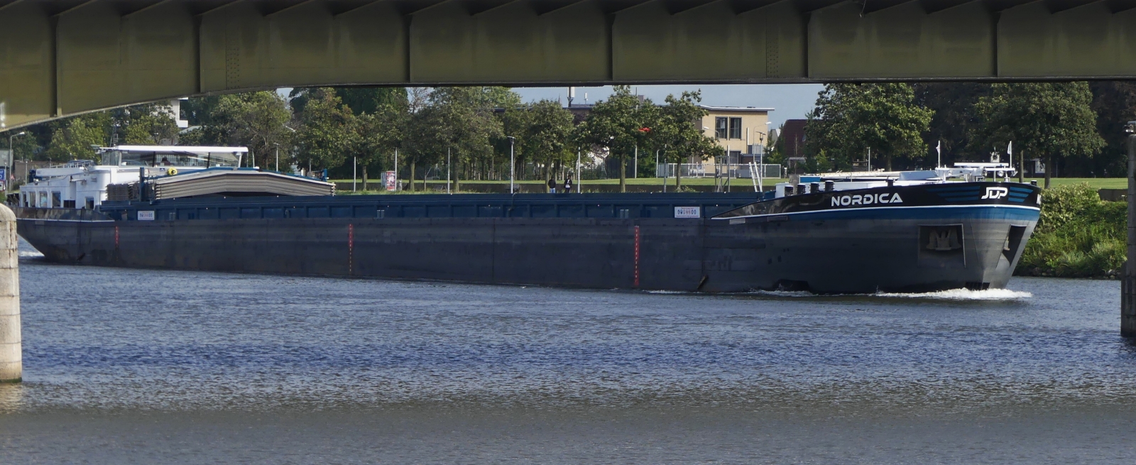 GMS NORDICA; ENI 02326597, L 110 m; B 11,45 m; BJ 2004, zu Berg auf der Maas in Maastricht. 11.09.2024