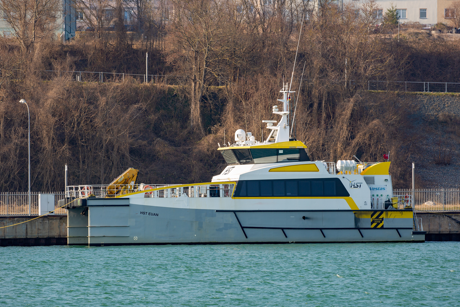 HST EUNA (IMO 9883974) liegend im Sassnitzer Hafen mit der fast identischen HARRI (nächstenBild). - 23.03.2025
