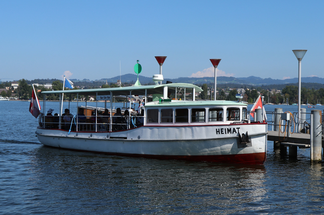 MS HEIMAT der Schifffahrts-Genossenschaft Greifensee in Maur am 05.09.2021. Seit April 2022 ist dieses Schiff als erstes Kursschiff in der Deutschschweiz elektrifiziert.