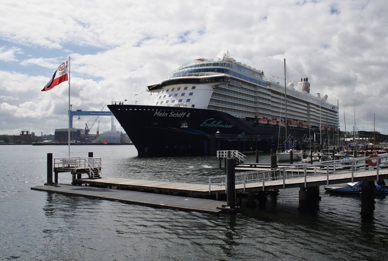 Am Liegeplatz 28 Hat Am Morgen Des 672016 Die Mein Schiff