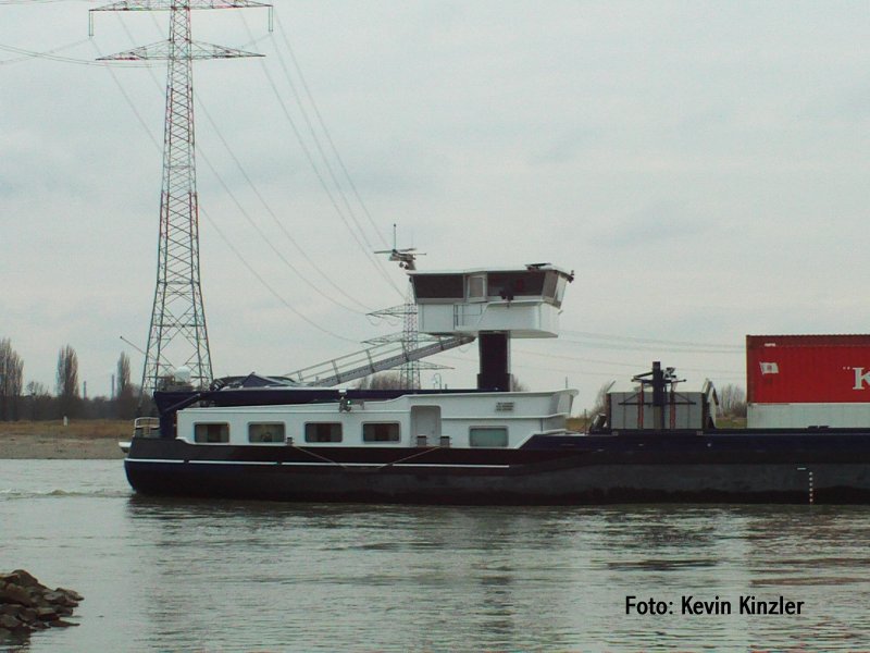 Containerschiff auf dem Rhein