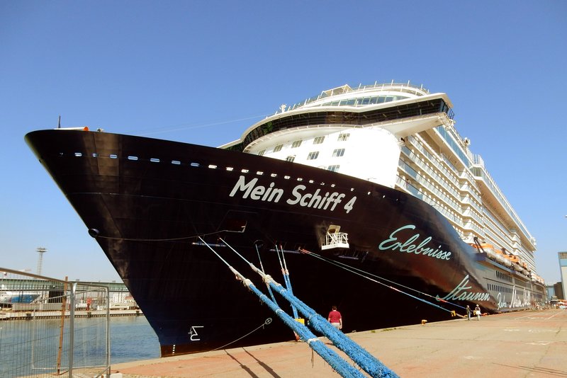 Das 294m Lange Kreuzfahrtschiff Mein Schiff 4 Am 170518 In