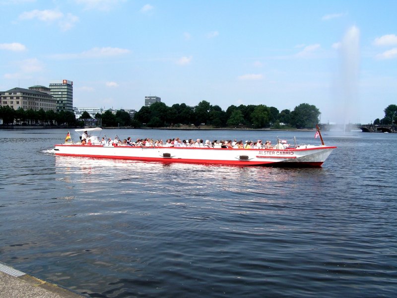 HAMBURG, 12.08.2004, auf der Binnenalster