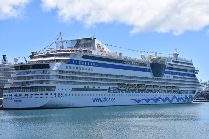 Las Palmas De Gran Canaria Provinz Las Palmas 03 04 16 Kreuzfahrtschiff Aidasol Im Hafen Baujahr 11 Flagge Italien Imo Mmsi Schiffbilder De