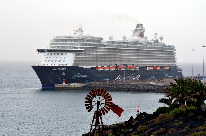 Mein Schiff 3 Im Hafen Von Arrecife Lanzarote Am 1312