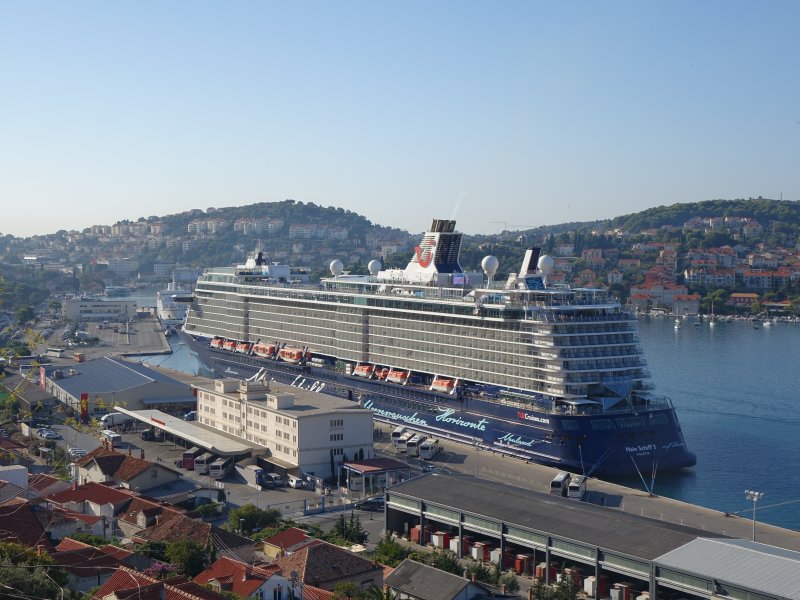 Mein Schiff 3 Der Reederei Tui Cruises Im Hafen Von