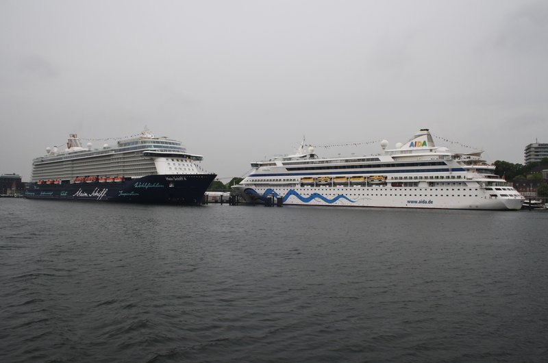 Mein Schiff 4 Und Aidavita Liegen Am 2152016 Zusammen Am