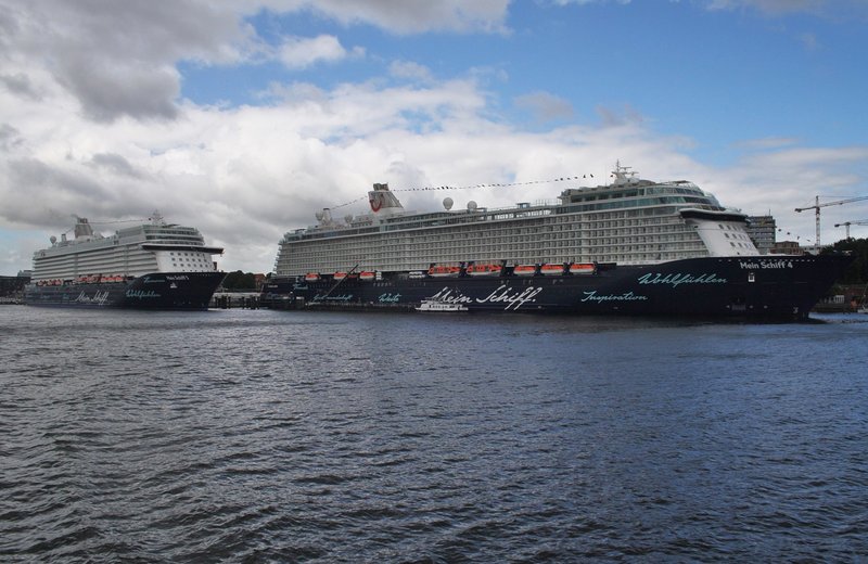 Mein Schiff Treffen In Kiel Die Neue Mein Schiff 5 Liegt Am