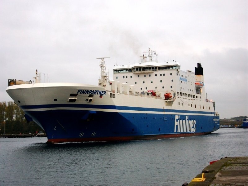 MV FINNPARTNER in Travemnde