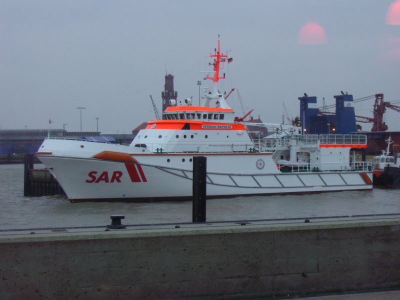 Seenotkreuzer  Hermann Marwede  in Cuxhaven