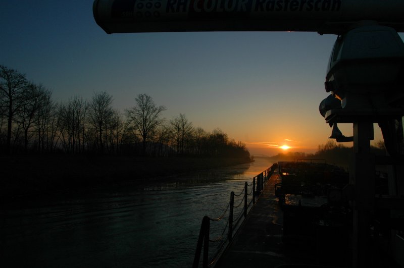  Sonnenaufgang.- Ein Stck Romantik auf dem Mittellandkanal.