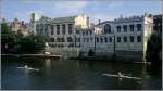 Ruderer auf der Ouse vor der Kulisse der Guildhall von York. Scan eines Dias vom August 1996.