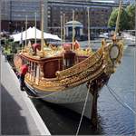 Die königliche Ruderbarge GLORIANA liegt in den St. Katherine's Docks in London. Sie wurde für die Schiffsparade auf der Themse anlässlich des Diamentenen Thronjubiläums von Königin Elizabeth II. im Jahr 2012 aus Holz gebaut. Sie ist 26,90 m lang und 3,40 m breit. Die Barge wird von 18 Ruderern bewegt. Die Deckcrew besteht aus 3 Personen, 30 Gäste finden Platz. Zwei elektrische Antriebe mit einer Leistung von 40 kWh stehen ebenfalls zur Verfügung. Sie wird inzwischen für verschiedene Events genutzt. 06.06.2019