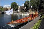 Die königliche Ruderbarge GLORIANA liegt in den St. Katherine's Docks in London. Sie wurde für die Schiffsparade auf der Themse anlässlich des Diamentenen Thronjubiläums von Königin Elizabeth II. im Jahr 2012 aus Holz gebaut. Sie ist 26,90 m lang und 3,40 m breit. Die Barge wird von 18 Ruderern bewegt. Die Deckcrew besteht aus 3 Personen, 30 Gäste finden Platz. Zwei elektrische Antriebe mit einer Leistung von 40 kWh stehen ebenfalls zur Verfügung. Sie wird inzwischen für verschiedene Events genutzt. 06.06.2019