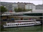 Die VIENNA wurde 1988 in Moskau gebaut und dient heute der Reederei DDSG Blue Danube als Rundfahrtschiff in Wien. Sie ist 38 m lang, 6,5 m breit und bietet max. 90 Sitzpltze. Die beiden Maschinen leisten je 235 PS. Hier liegt sie am 02.10.2010 im Donaukanal am Schwedenplatz.