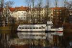 Das Fahrgastschiff  Capt.Morgan  an der Anlegestelle Tegeler Weg in Berlin-Charlottenburg. L:24,72; B:5,80; Pers.:150. Foto: 10.02.2008 