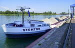 GMS STENTOR, im Hafen von Breisach am Rhein, L=80m, Tonnage 1600t, 840PS, Baujahr 1980, Heimat Niederlande, Juli 2024